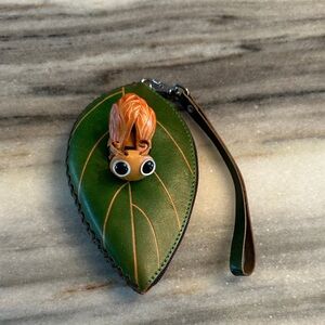 Handmade leather zip pouch with leather BEE 🐝